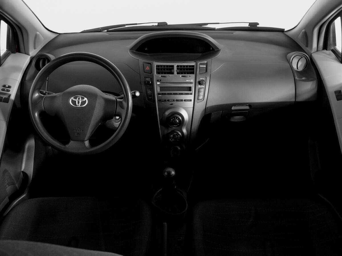 Toyota Yaris с пробегом — 2010 год. Фото: #11