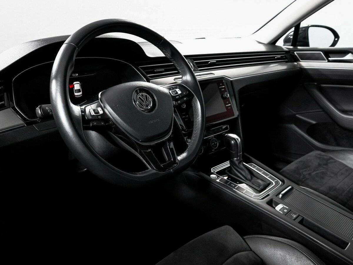 Volkswagen Passat с пробегом — 2019 год. Фото: #13