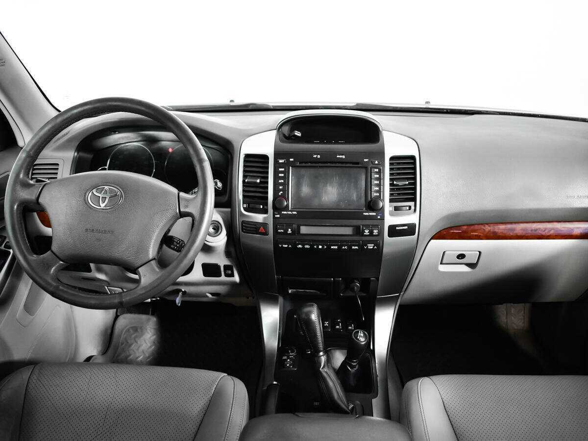 Toyota Land Cruiser Prado с пробегом — 2006 год. Фото: #11