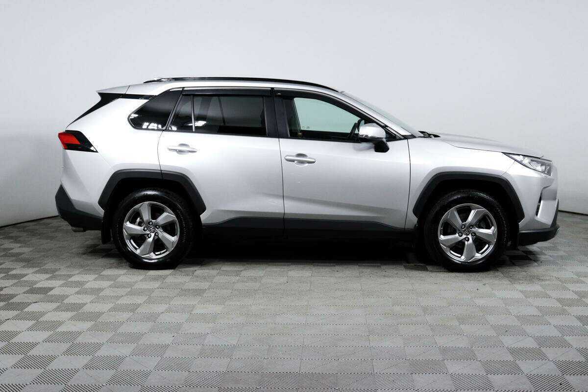Toyota RAV4 с пробегом — 2021 год. Фото: #3