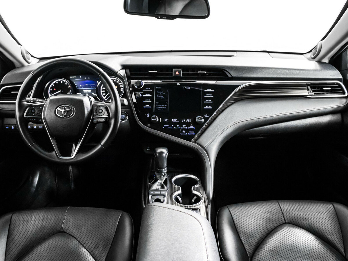 Toyota Camry с пробегом — 2018 год. Фото: #8