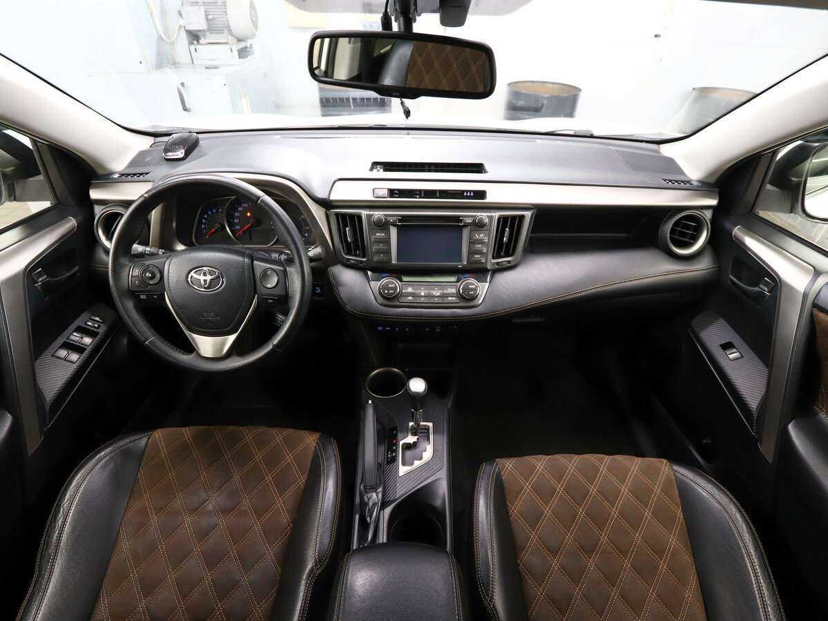 Toyota RAV4 с пробегом — 2014 год. Фото: #11