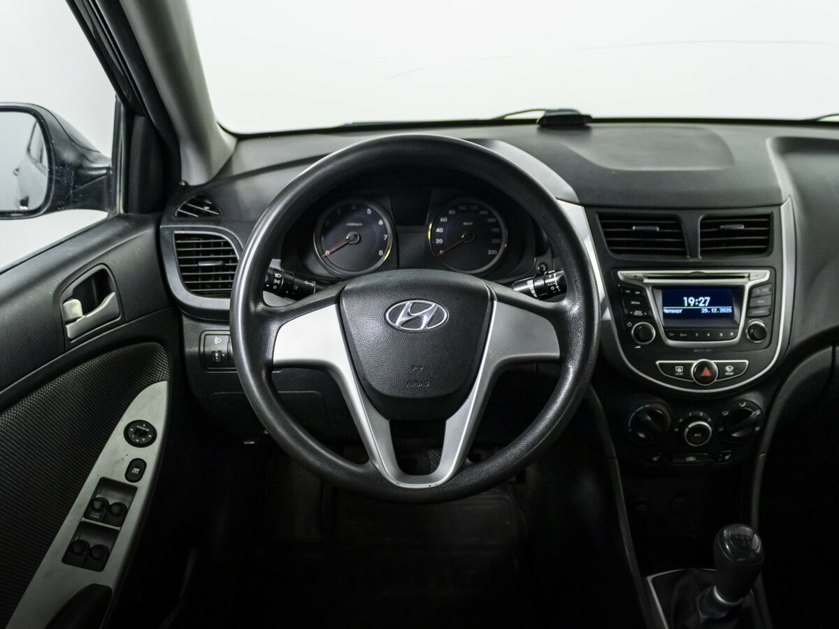 Hyundai Solaris с пробегом — 2011 год. Фото: #8