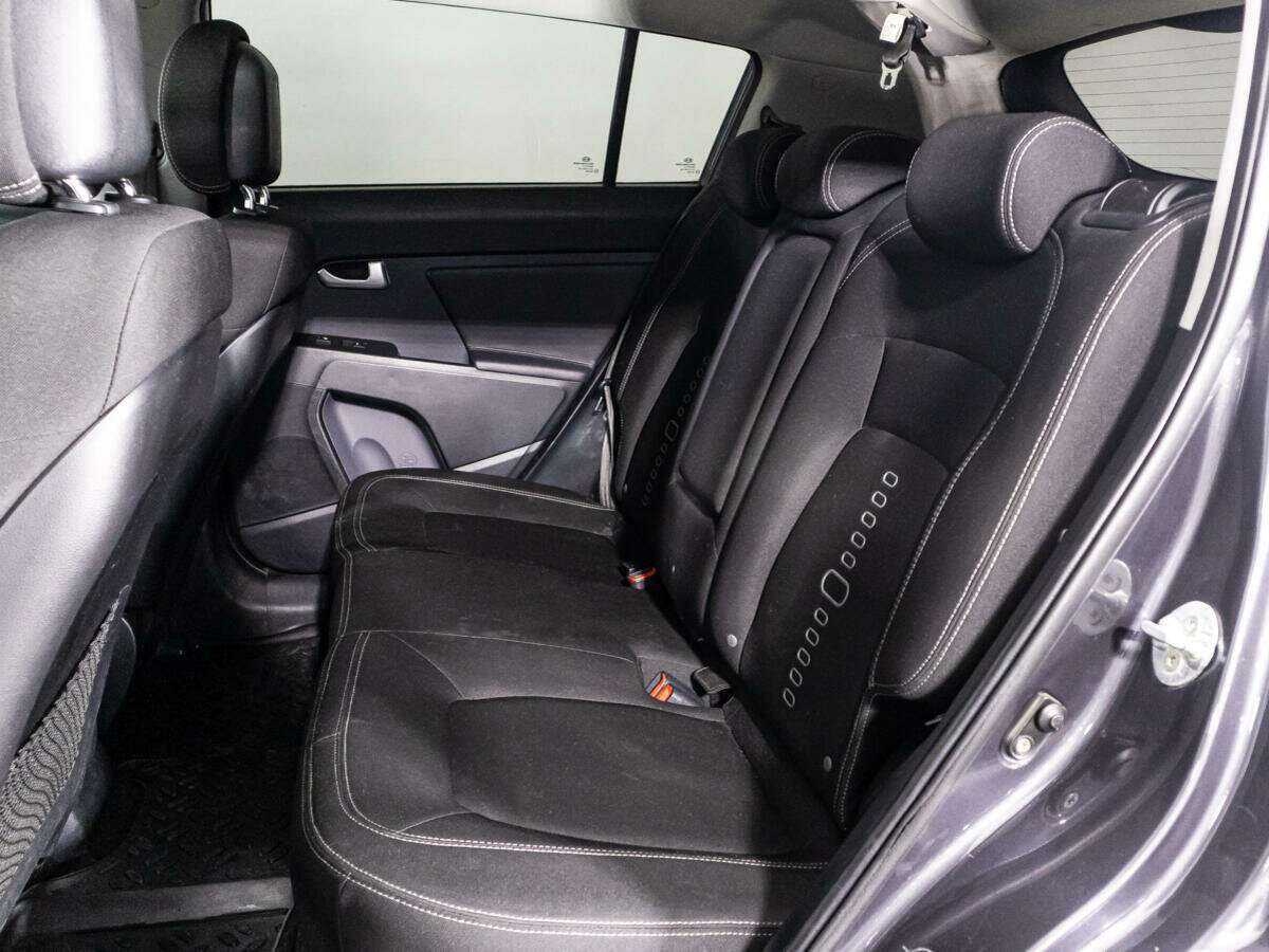 Kia Sportage с пробегом — 2011 год. Фото: #9