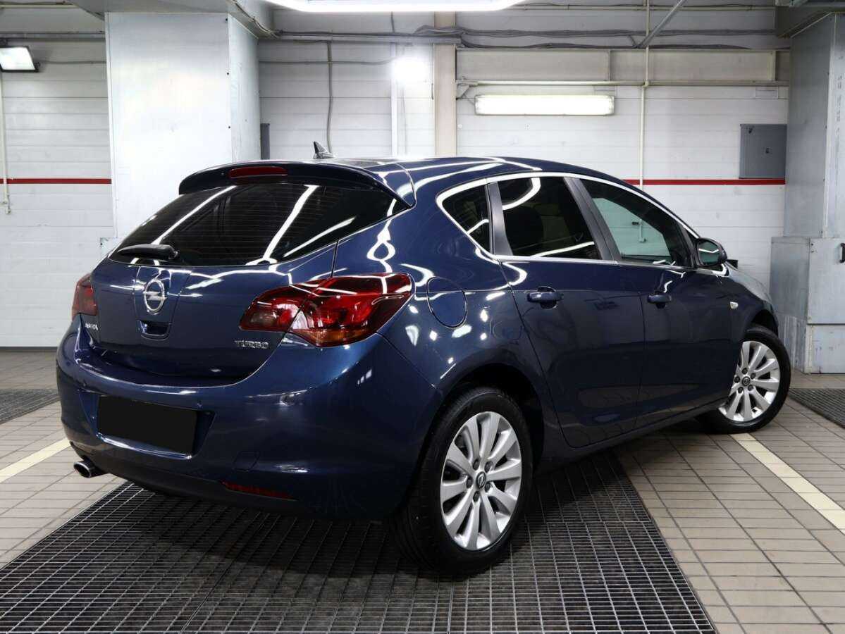 Opel Astra с пробегом — 2011 год. Фото: #3