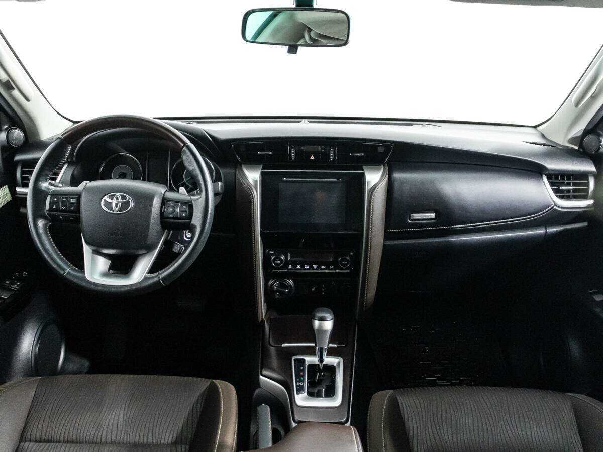 Toyota Fortuner с пробегом — 2018 год. Фото: #12