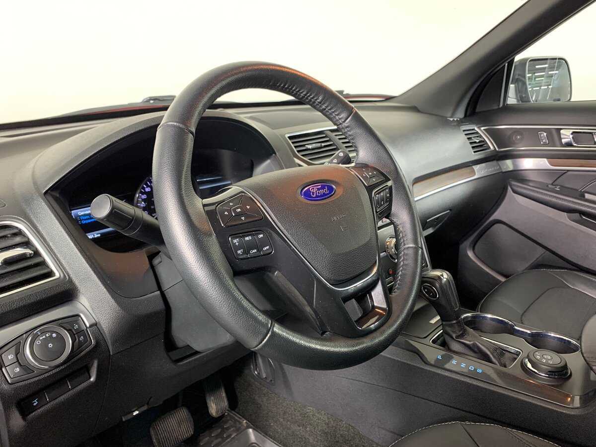 Ford Explorer с пробегом — 2018 год. Фото: #11