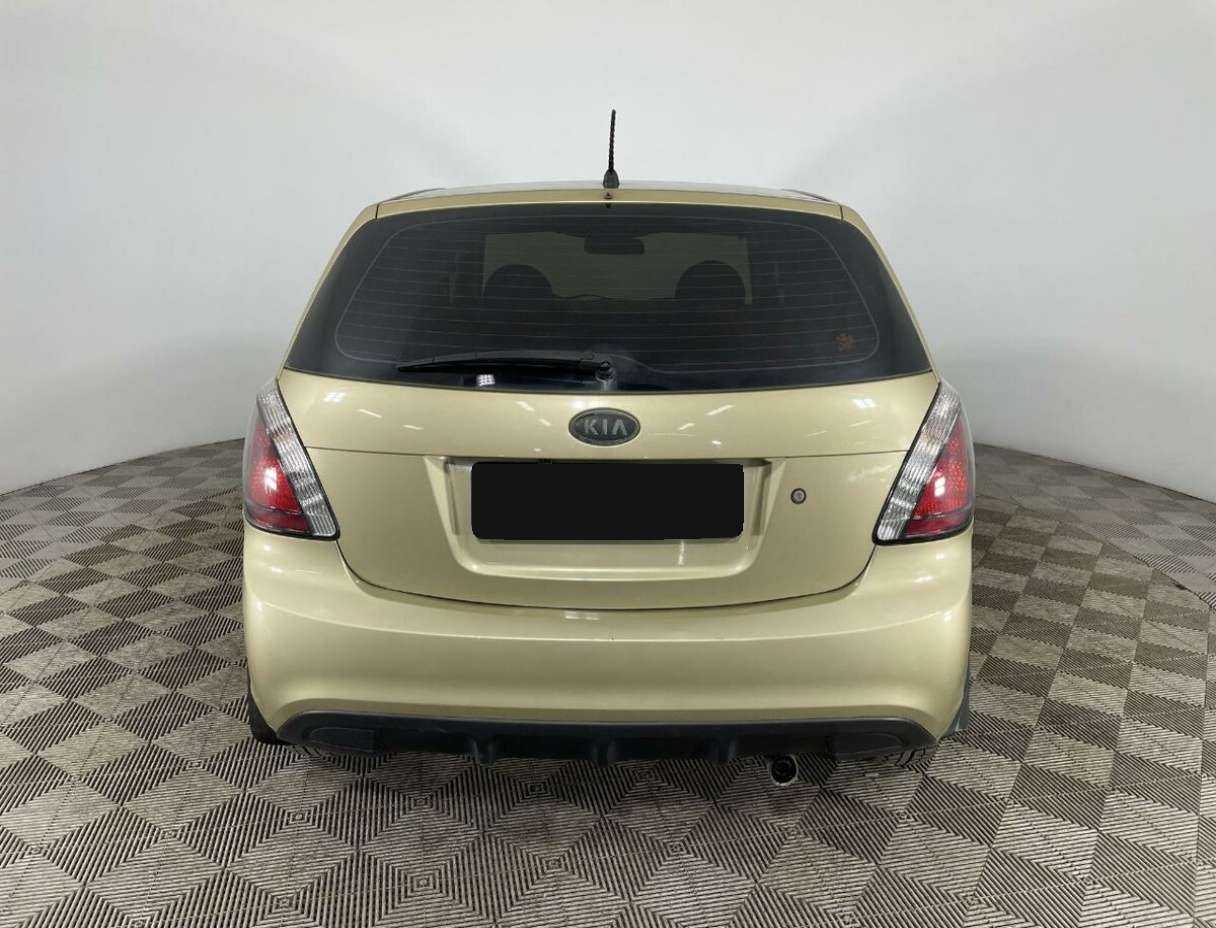 Kia Rio с пробегом — 2010 год. Фото: #2