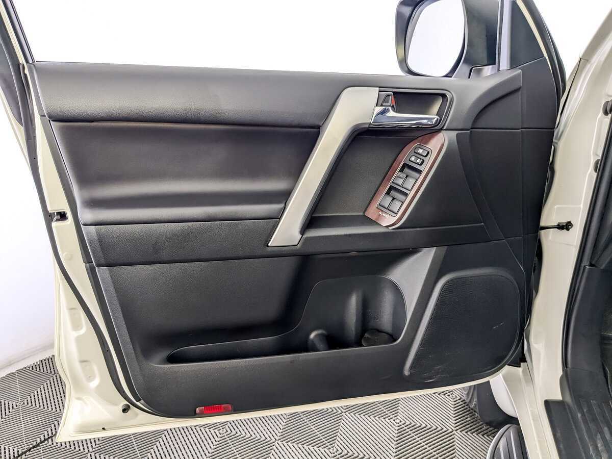 Toyota Land Cruiser Prado с пробегом — 2017 год. Фото: #14