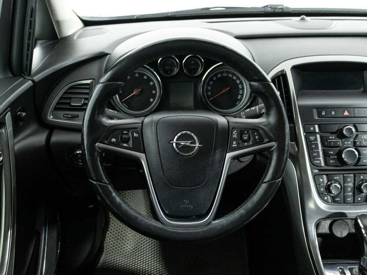 Opel Astra с пробегом — 2012 год. Фото: #15