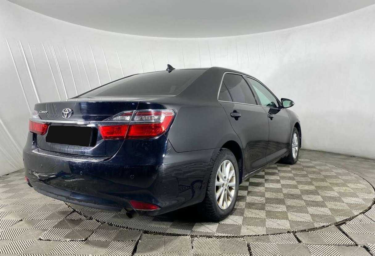 Toyota Camry с пробегом — 2017 год. Фото: #4