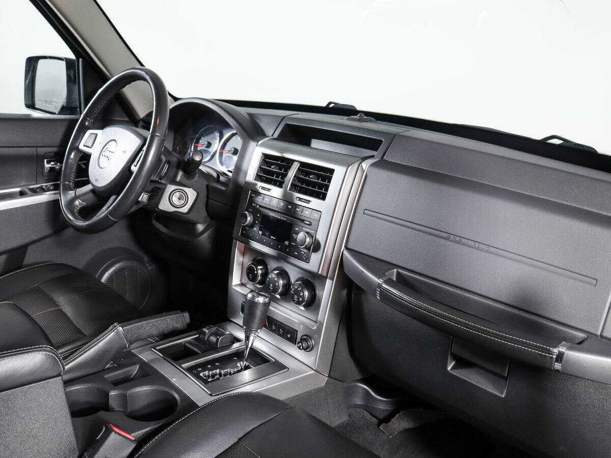 Jeep Cherokee с пробегом — 2010 год. Фото: #7