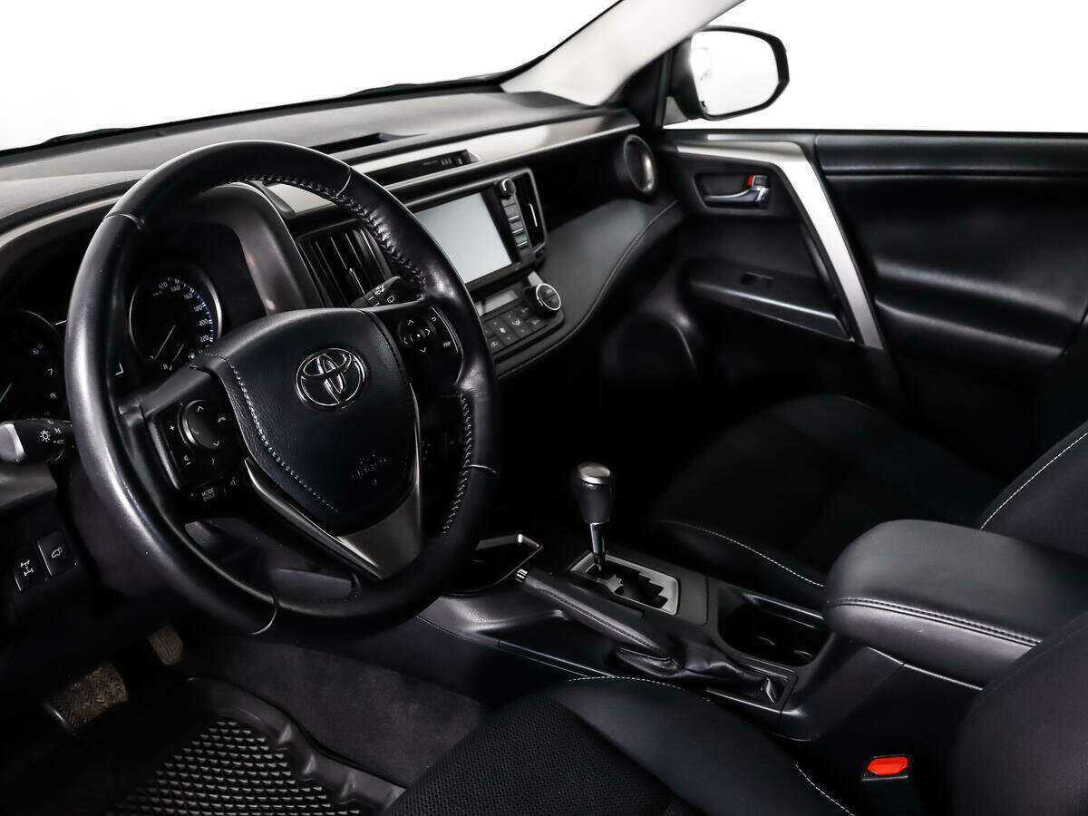 Toyota RAV4 с пробегом — 2016 год. Фото: #7