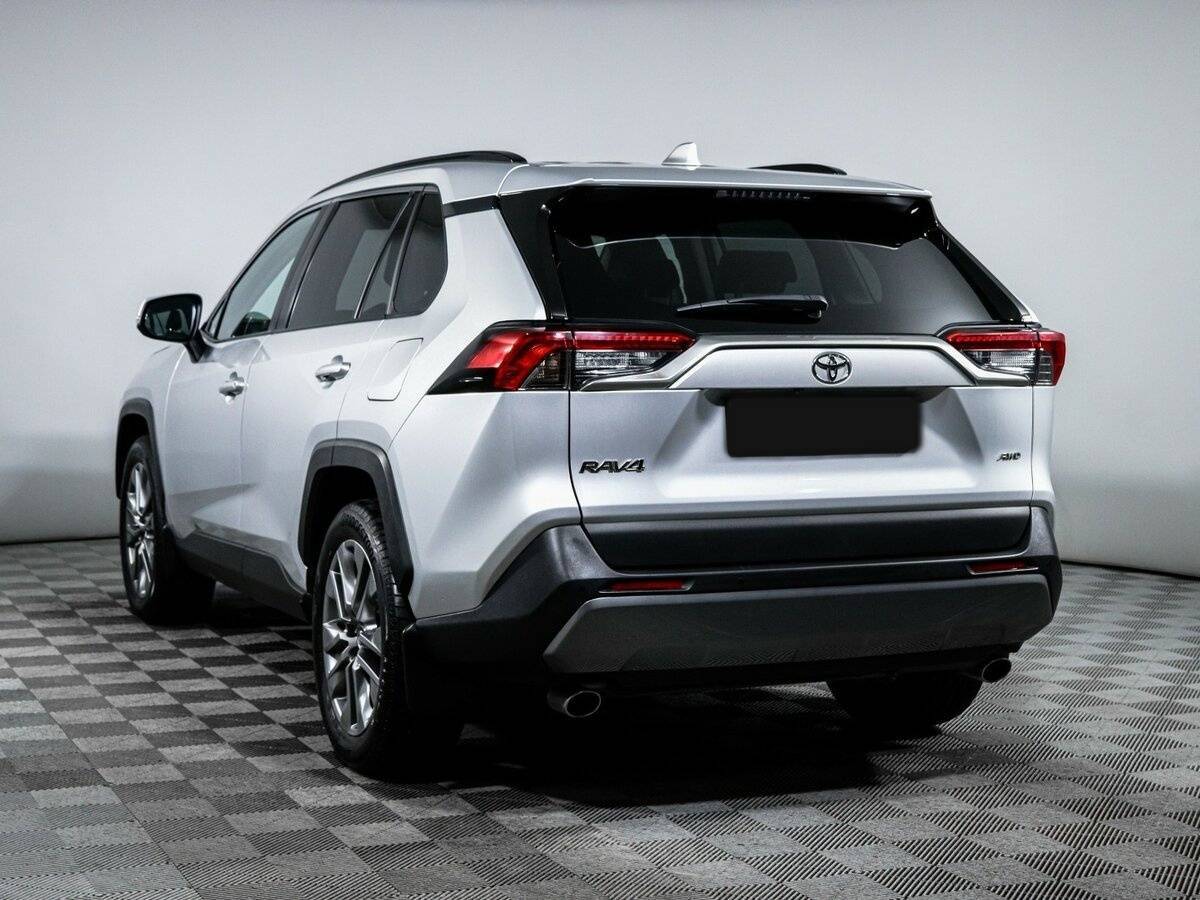Toyota RAV4 с пробегом — 2021 год. Фото: #6