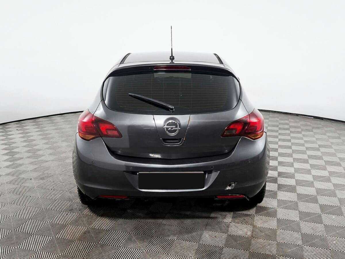 Opel Astra с пробегом — 2011 год. Фото: #5