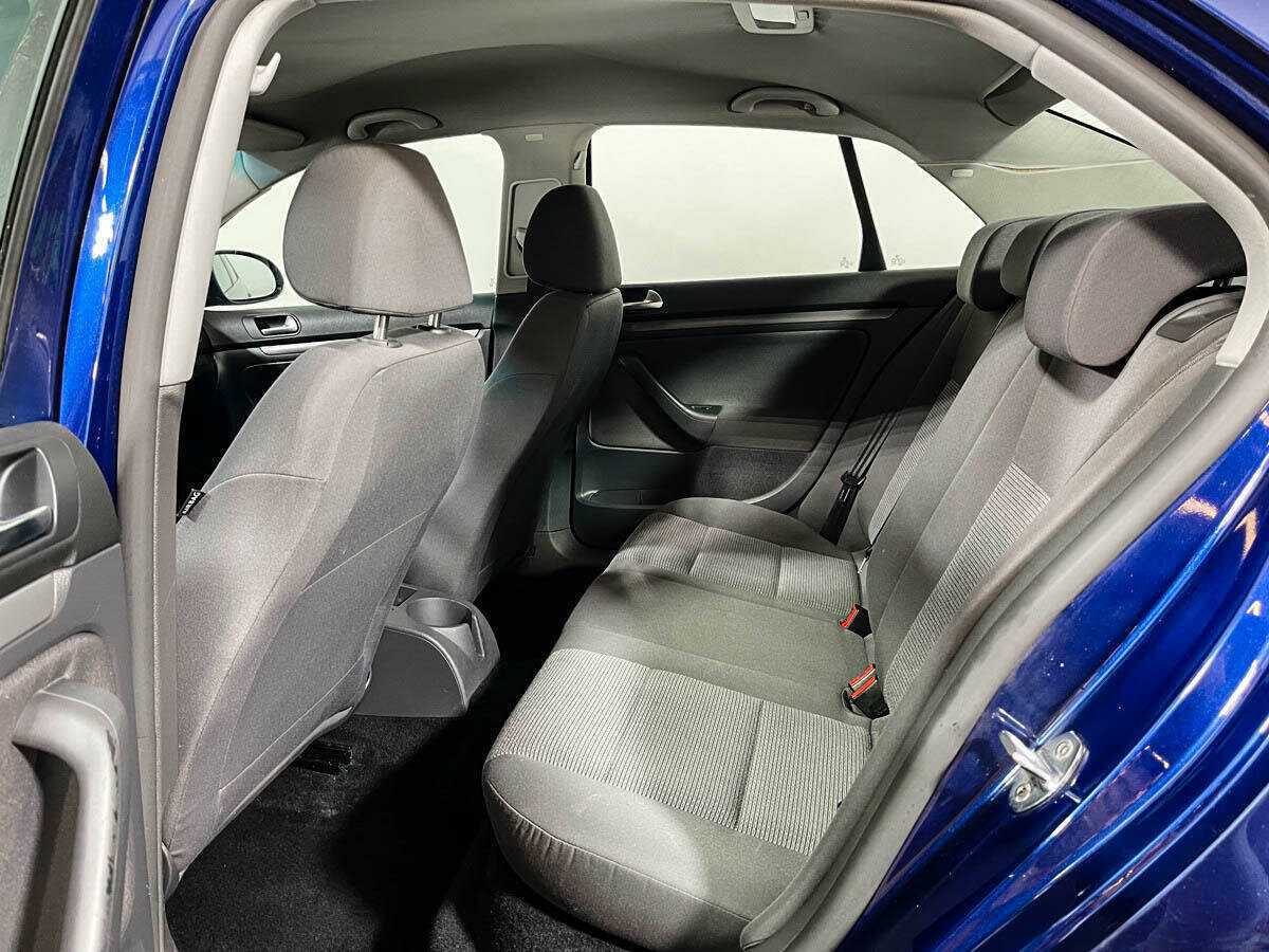 Volkswagen Jetta с пробегом — 2006 год. Фото: #7