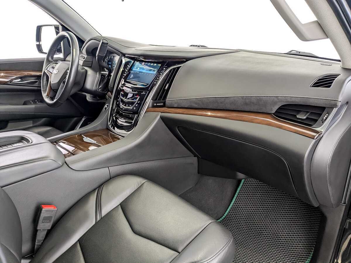 Cadillac Escalade с пробегом — 2019 год. Фото: #8
