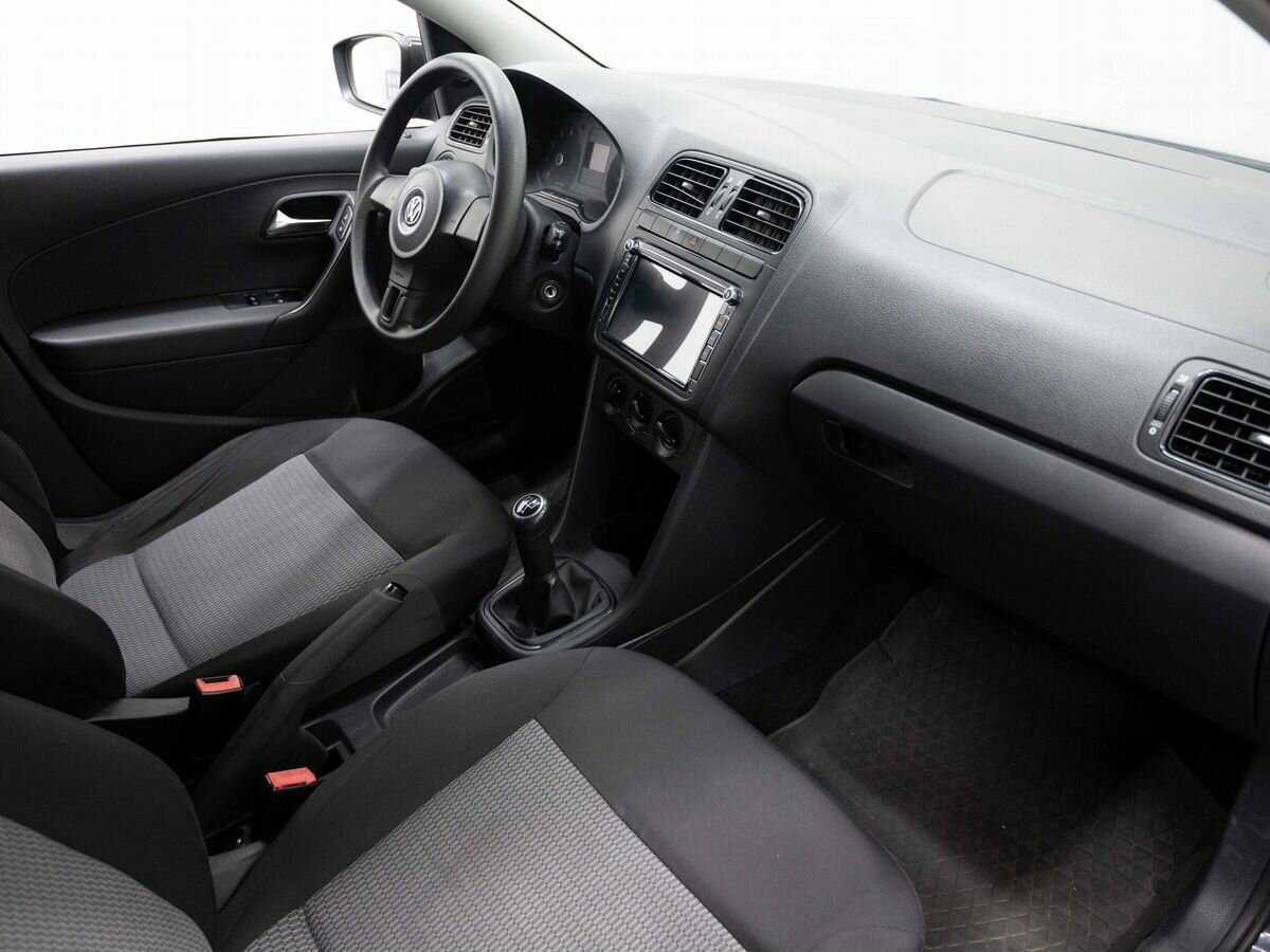 Volkswagen Polo с пробегом — 2011 год. Фото: #10