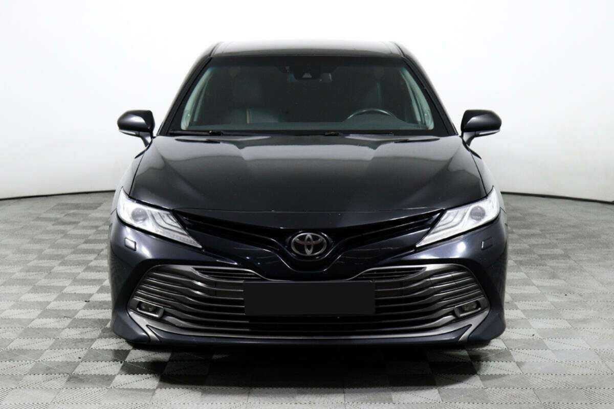 Toyota Camry с пробегом — 2018 год. Фото: #1