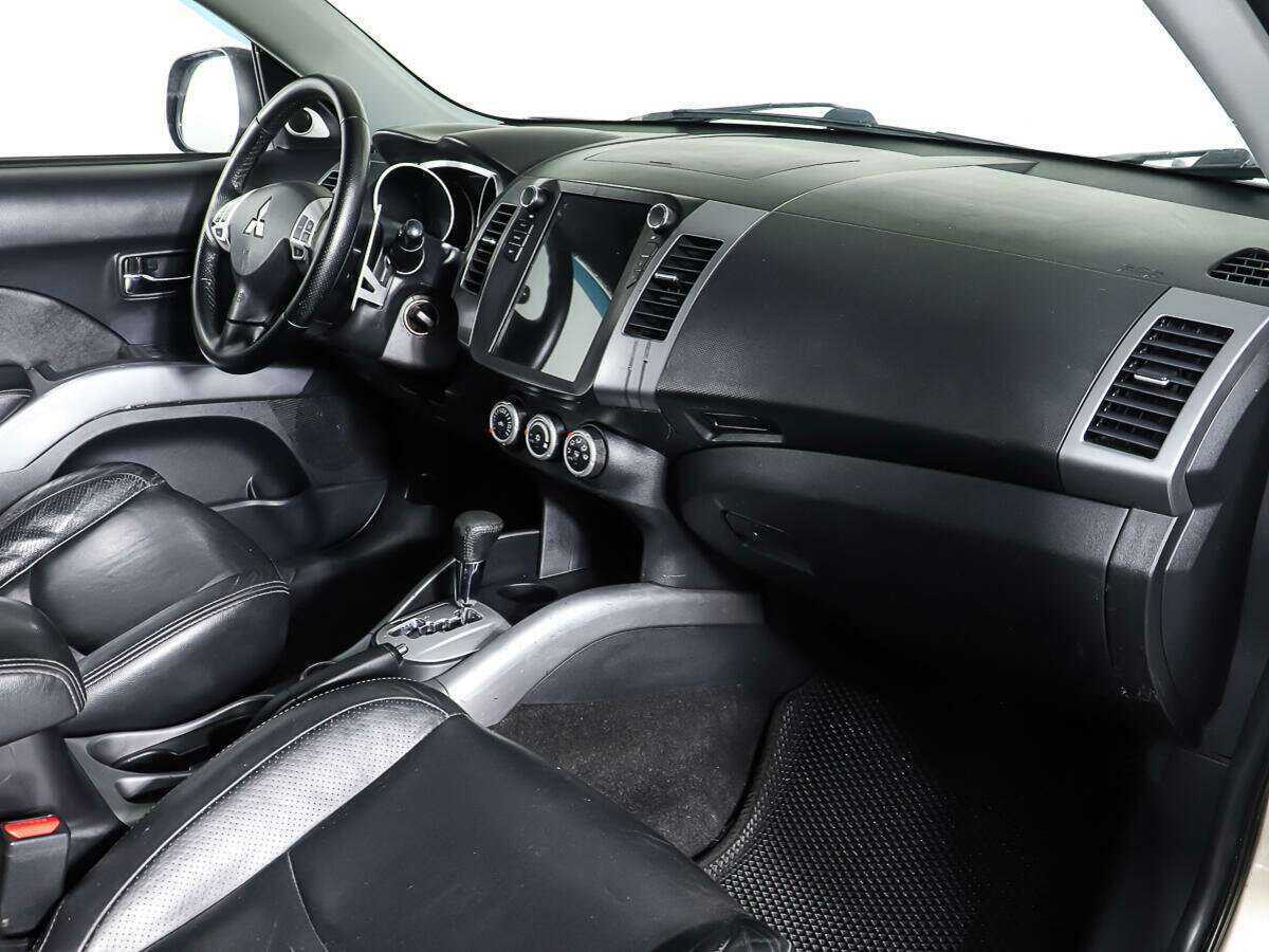 Mitsubishi Outlander с пробегом — 2008 год. Фото: #8