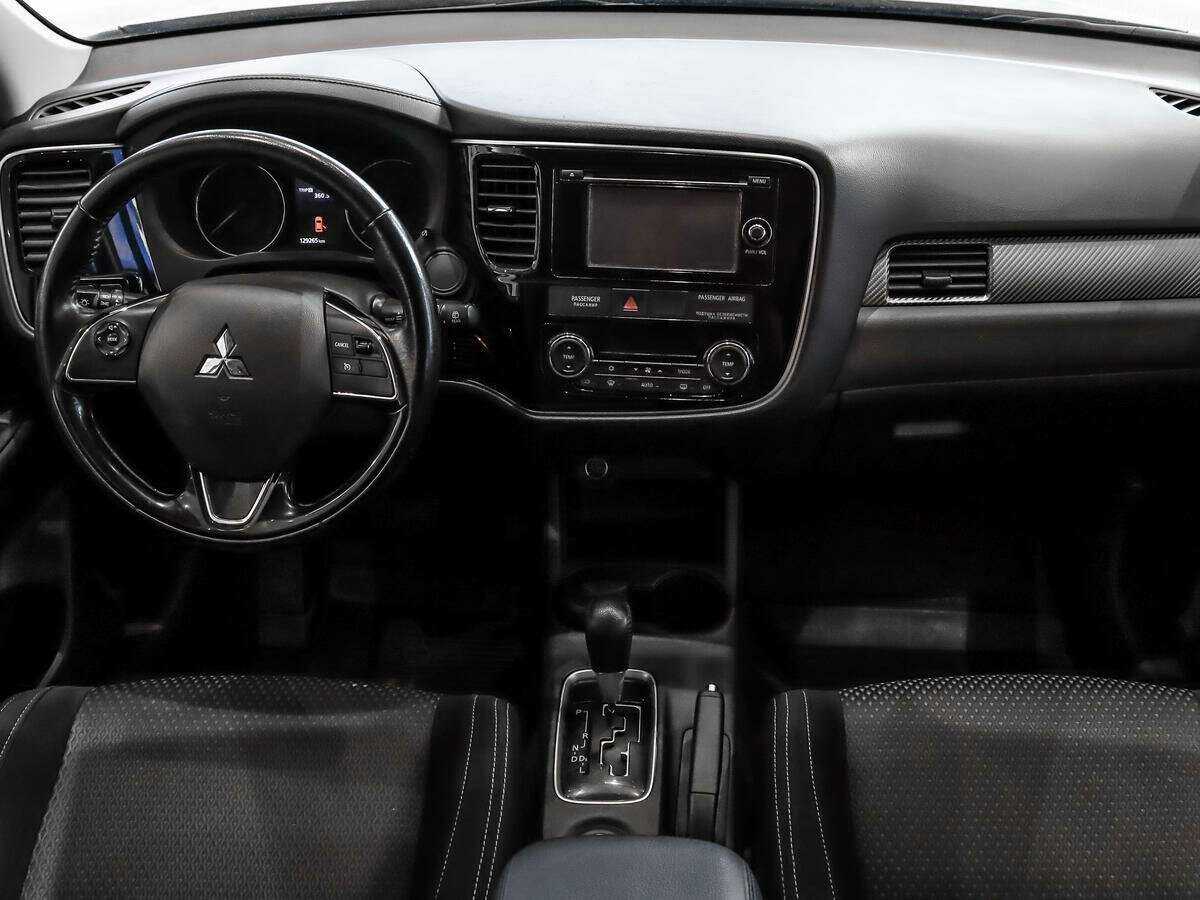 Mitsubishi Outlander с пробегом — 2016 год. Фото: #11