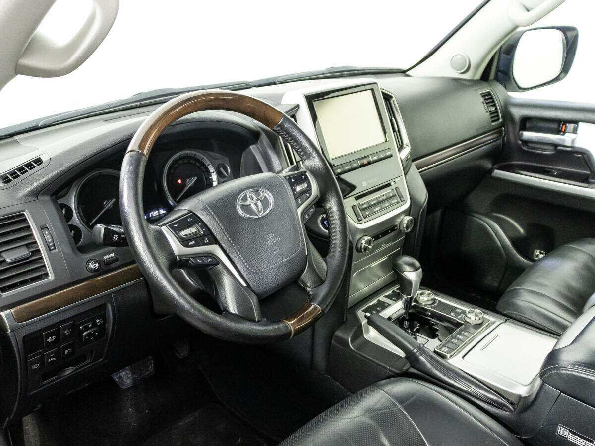 Toyota Land Cruiser с пробегом — 2016 год. Фото: #10