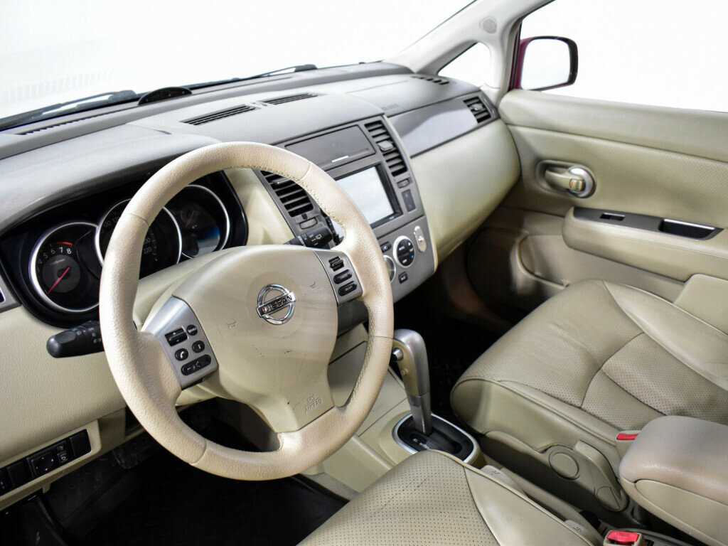 Nissan Tiida с пробегом — 2008 год. Фото: #8