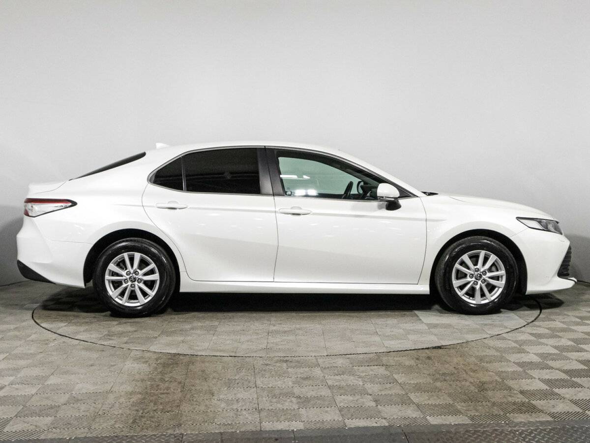 Toyota Camry с пробегом — 2020 год. Фото: #3