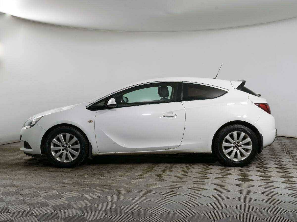 Opel Astra с пробегом — 2012 год. Фото: #7