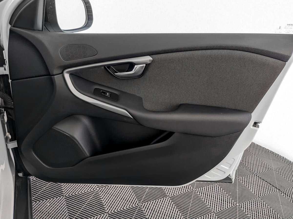 Volvo V40 Cross Country с пробегом — 2014 год. Фото: #19