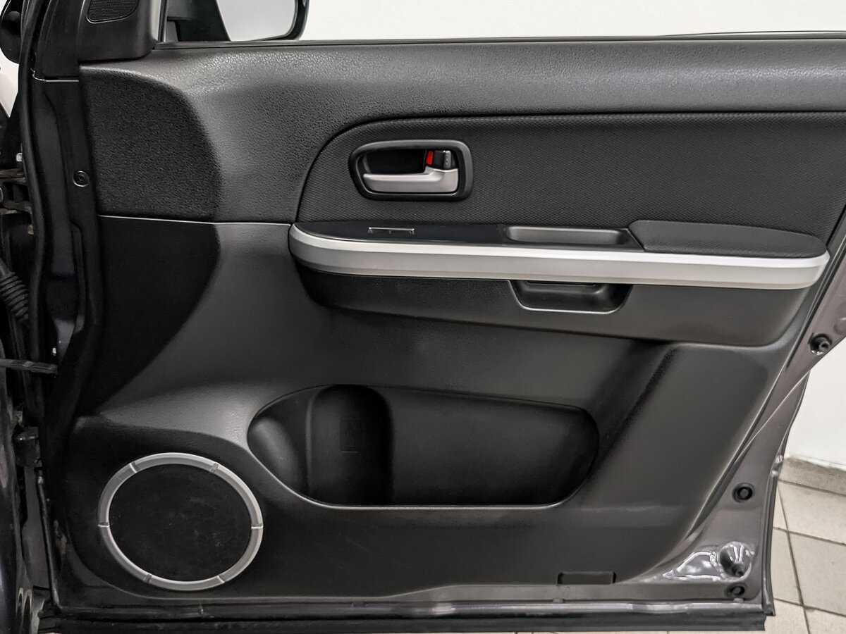 Suzuki Grand Vitara с пробегом — 2011 год. Фото: #22