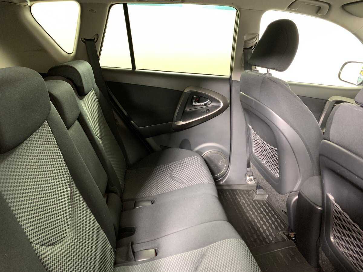 Toyota RAV4 с пробегом — 2011 год. Фото: #17