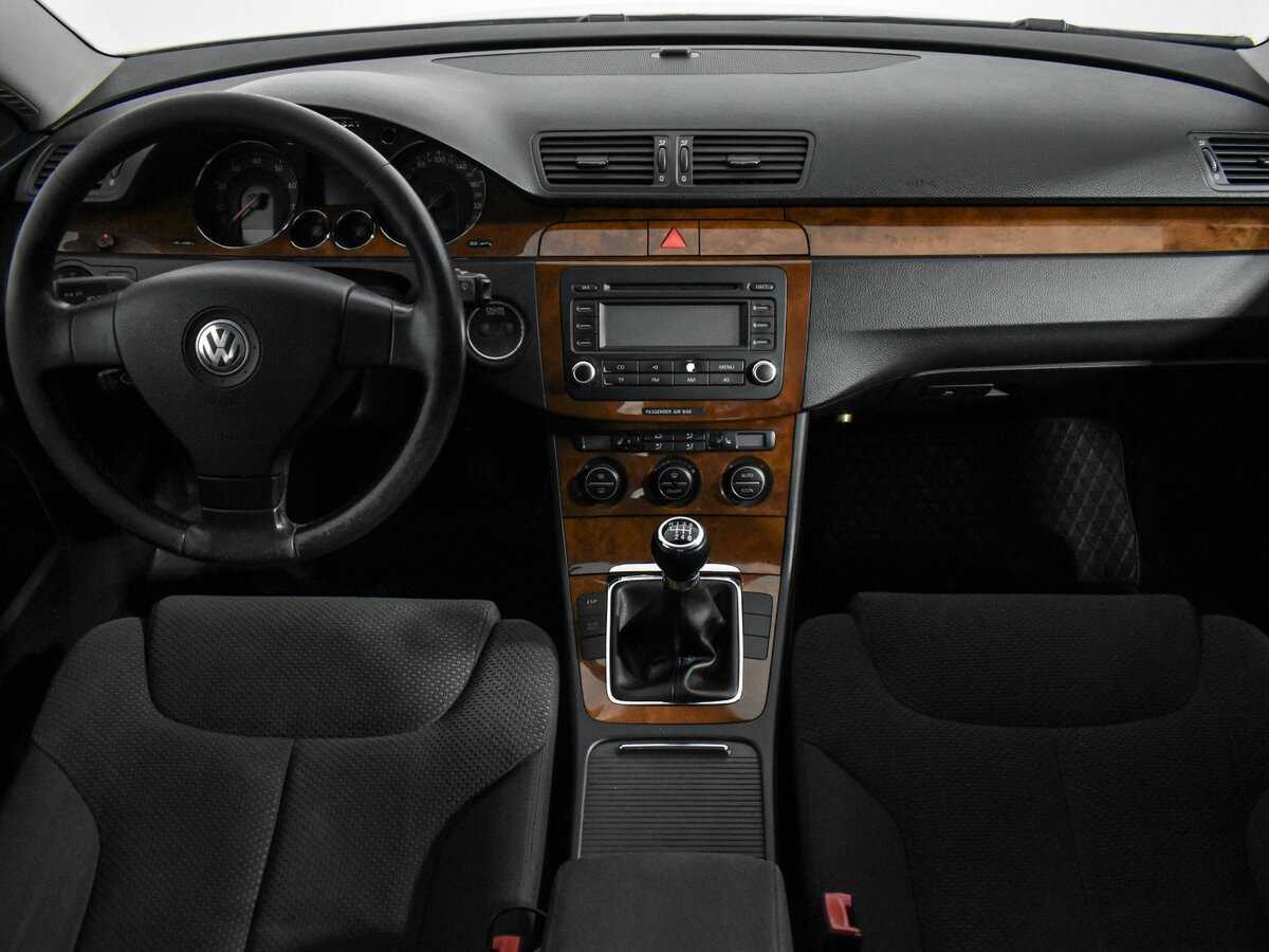 Volkswagen Passat с пробегом — 2006 год. Фото: #13