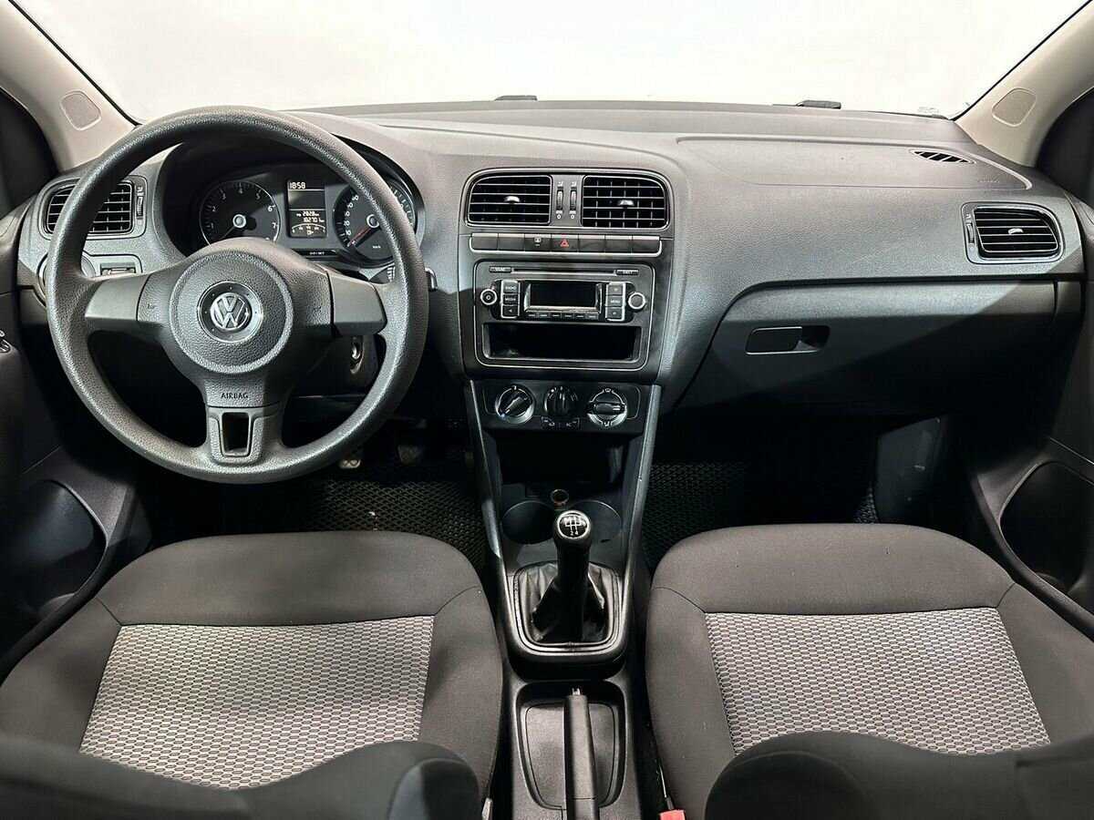 Volkswagen Polo с пробегом — 2011 год. Фото: #11
