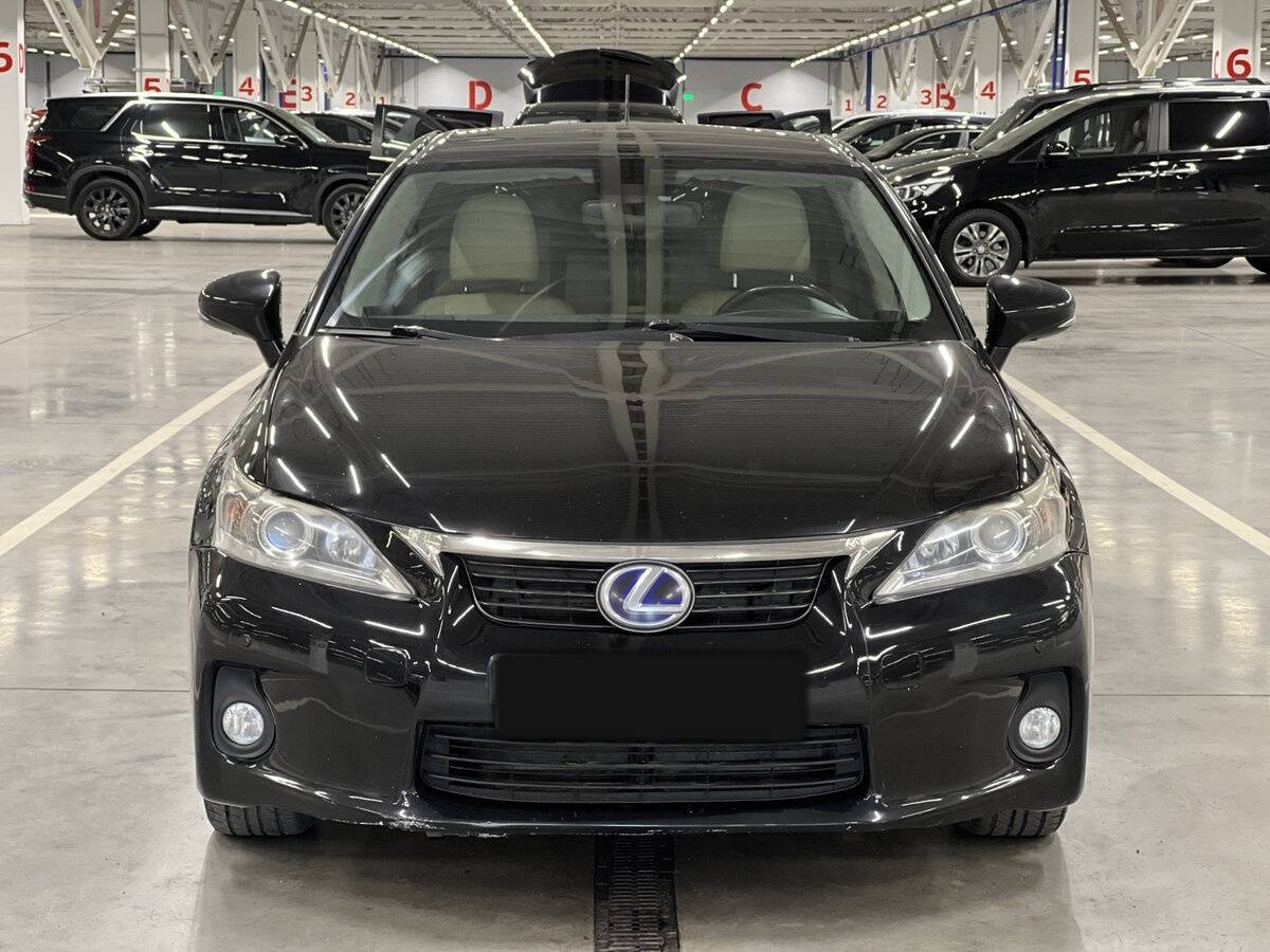 Lexus CT с пробегом — 2011 год. Фото: #1