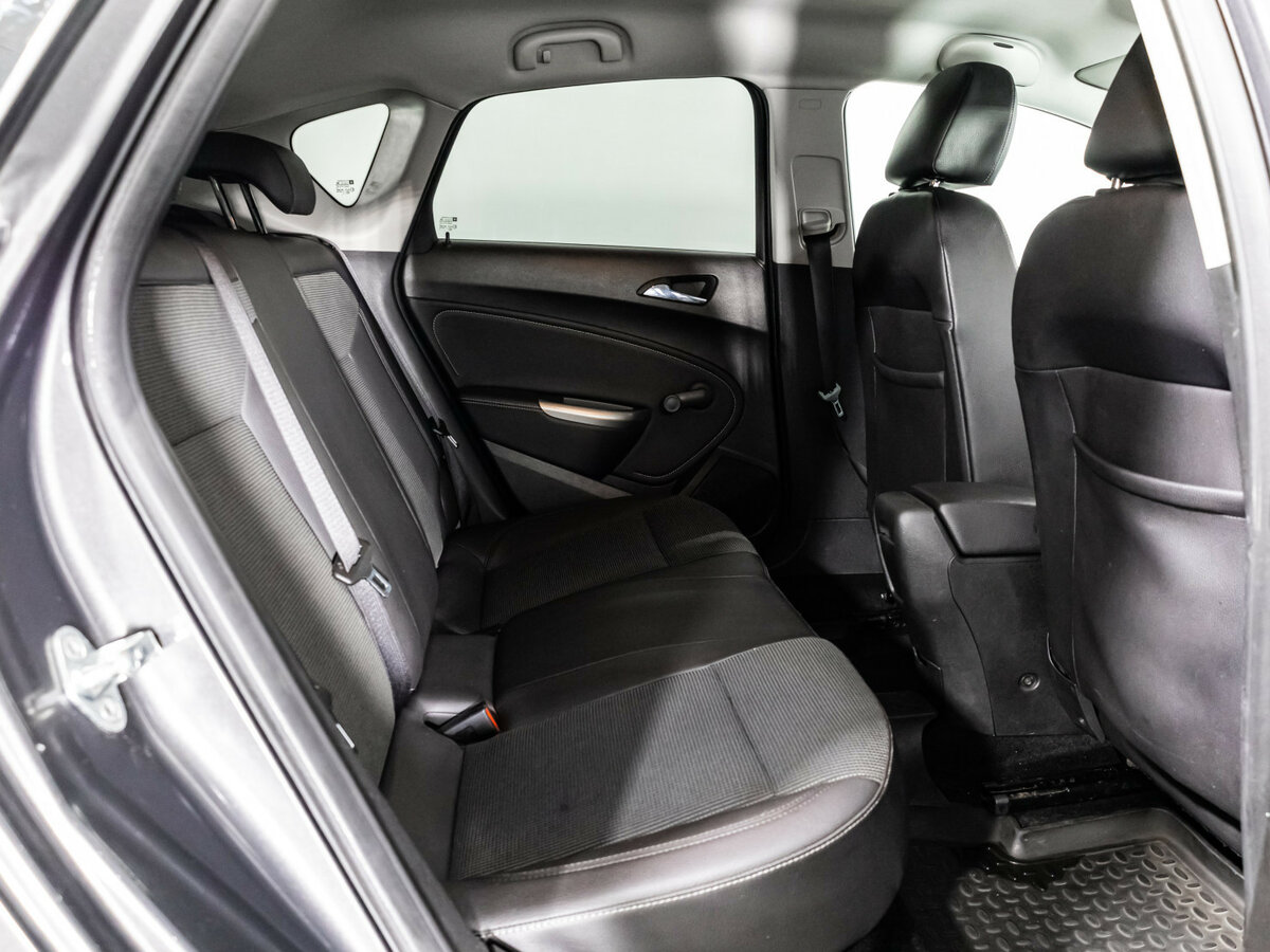 Opel Astra с пробегом — 2010 год. Фото: #11