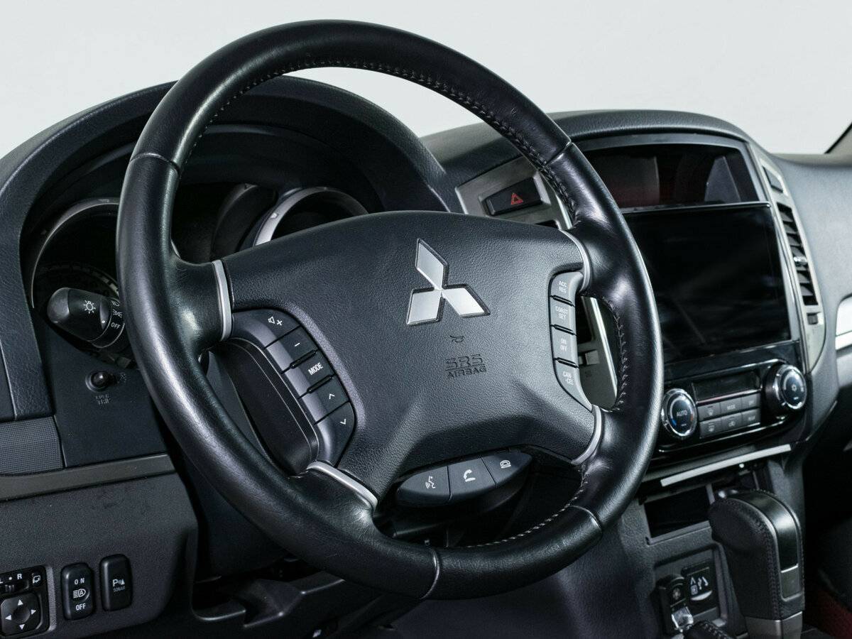 Mitsubishi Pajero с пробегом — 2021 год. Фото: #12
