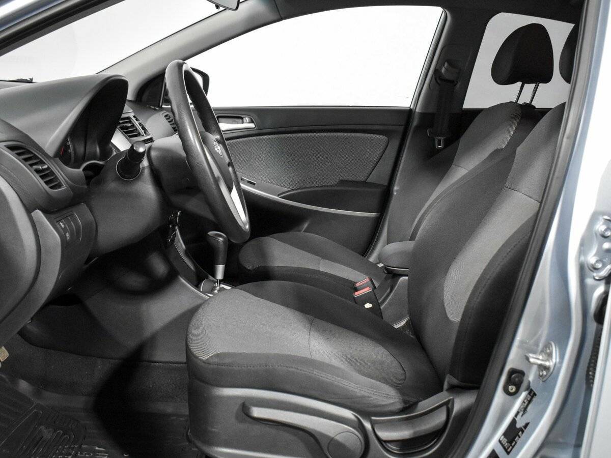 Hyundai Solaris с пробегом — 2011 год. Фото: #9