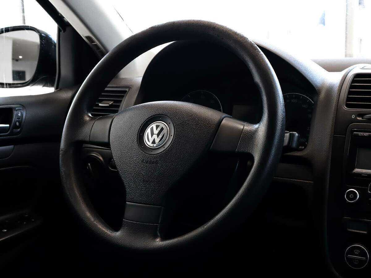 Volkswagen Jetta с пробегом — 2009 год. Фото: #14