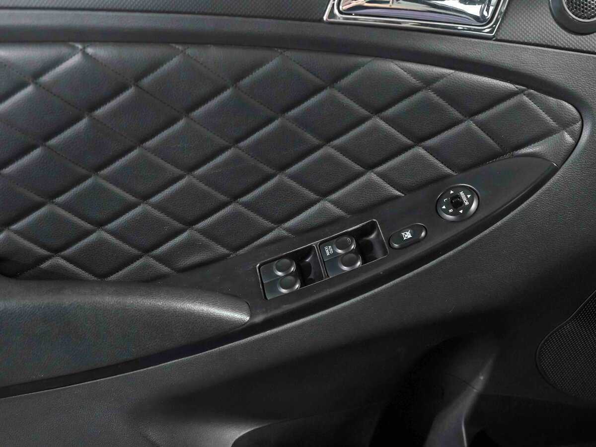 Hyundai Solaris с пробегом — 2011 год. Фото: #10
