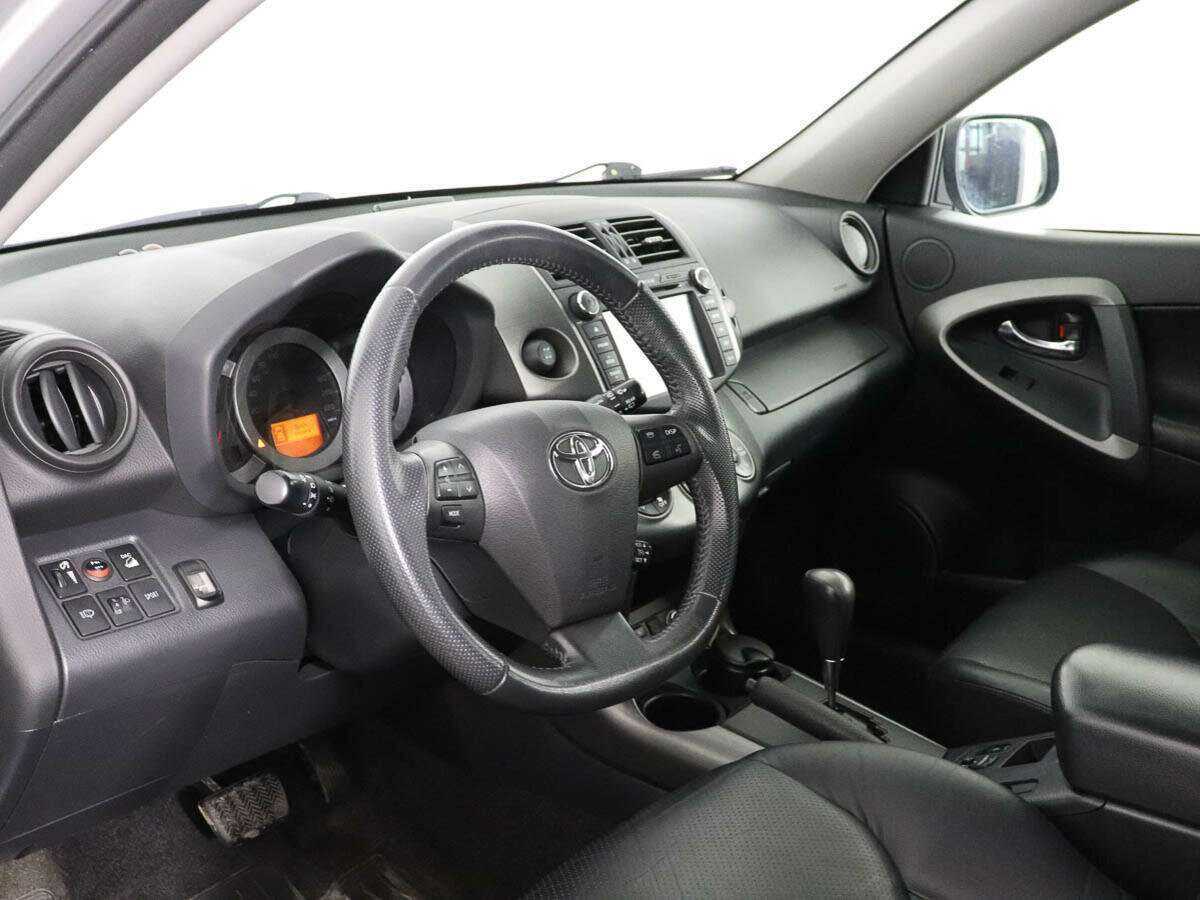 Toyota RAV4 с пробегом — 2011 год. Фото: #7