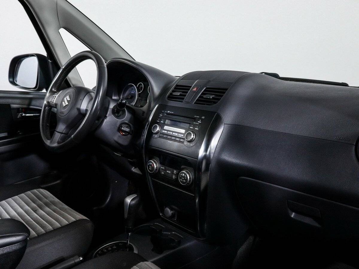Suzuki SX4 с пробегом — 2010 год. Фото: #8