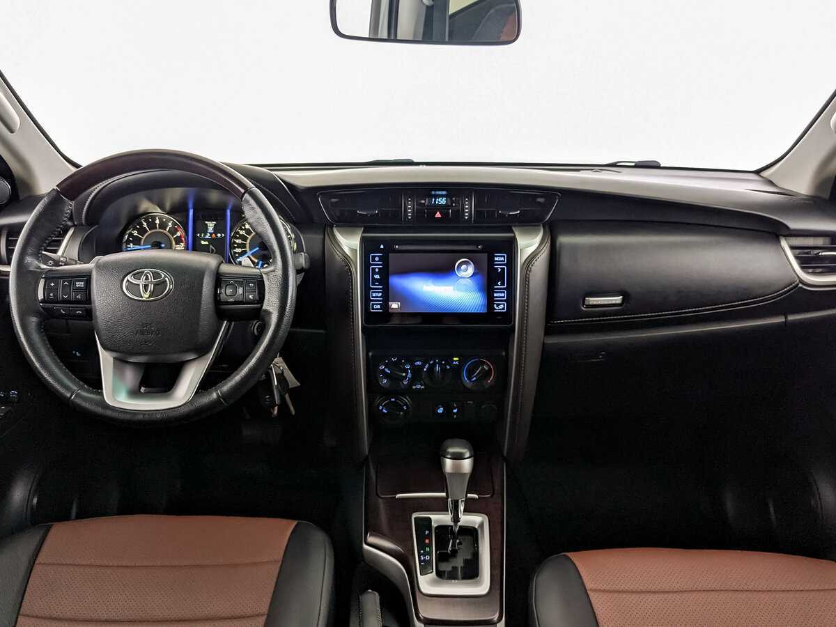 Toyota Fortuner с пробегом — 2018 год. Фото: #11