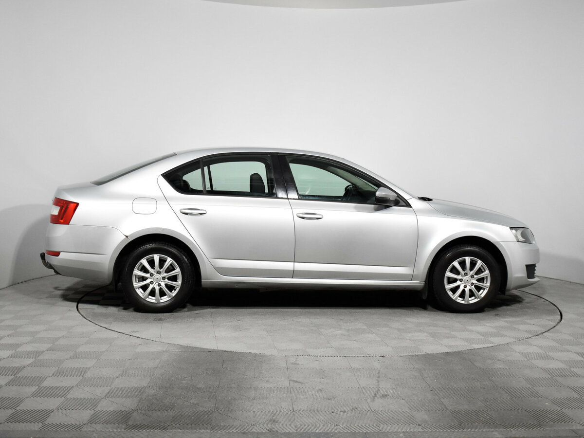 Skoda Octavia с пробегом — 2015 год. Фото: #3