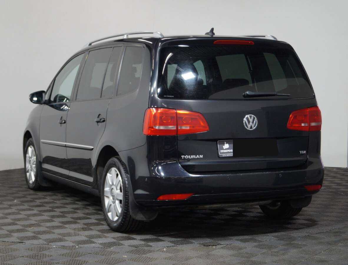 Volkswagen Touran с пробегом — 2012 год. Фото: #2