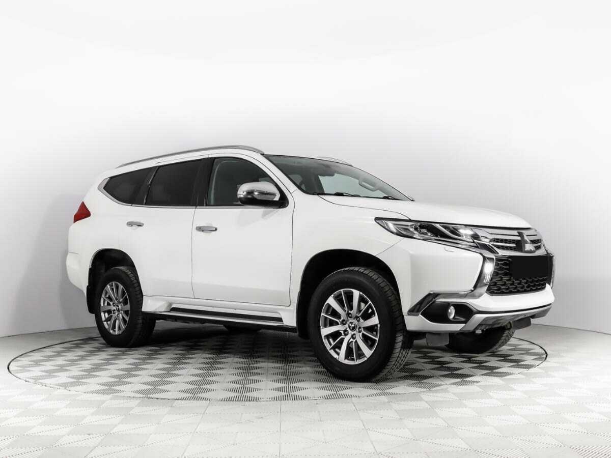 Mitsubishi Pajero Sport с пробегом — 2017 год. Фото: #2