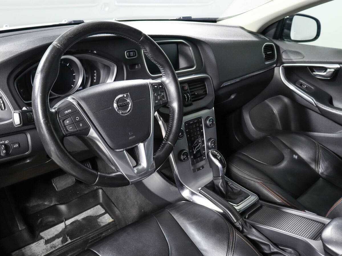 Volvo V40 Cross Country с пробегом — 2016 год. Фото: #11