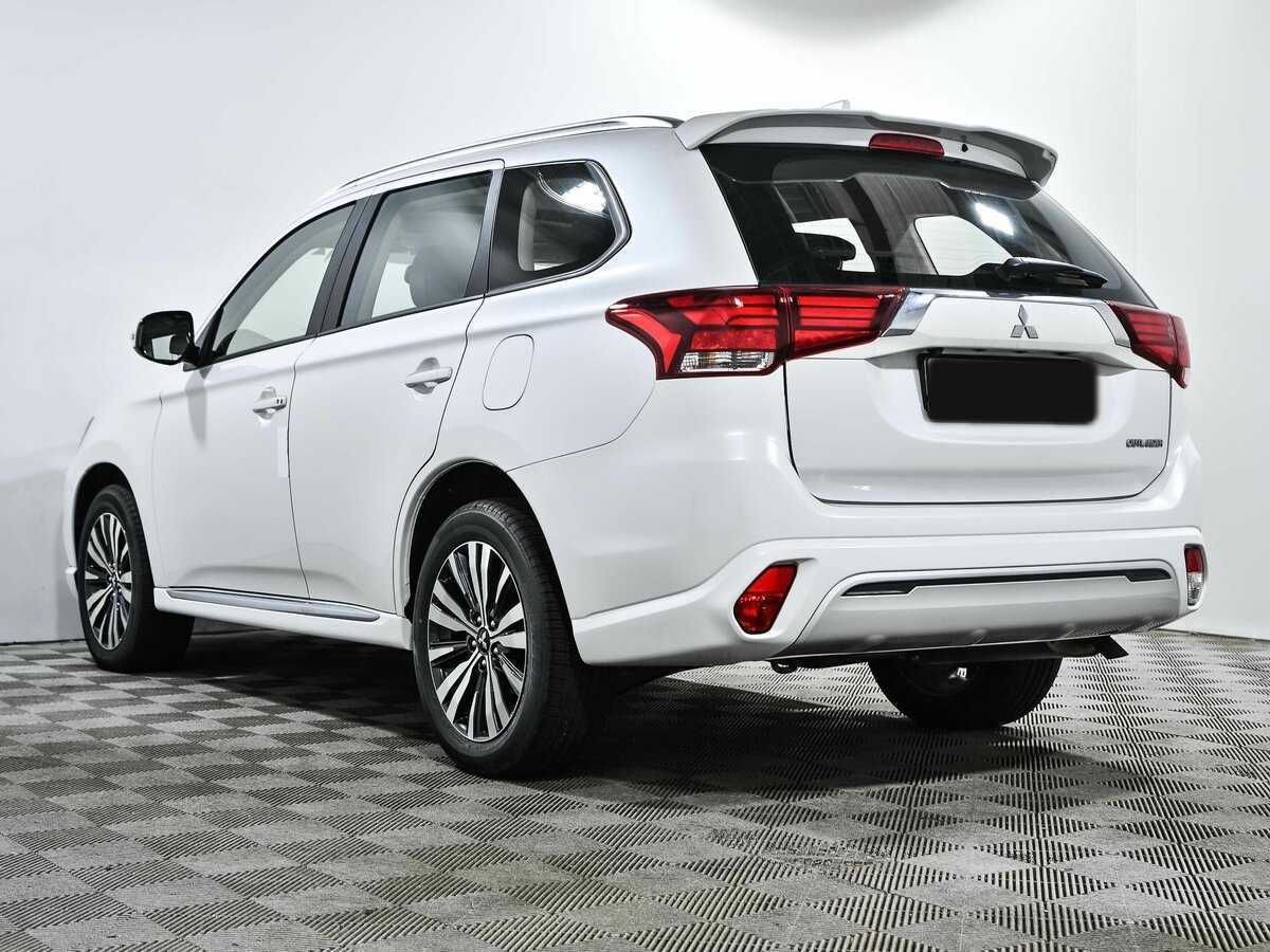 Mitsubishi Outlander с пробегом — 2022 год. Фото: #5