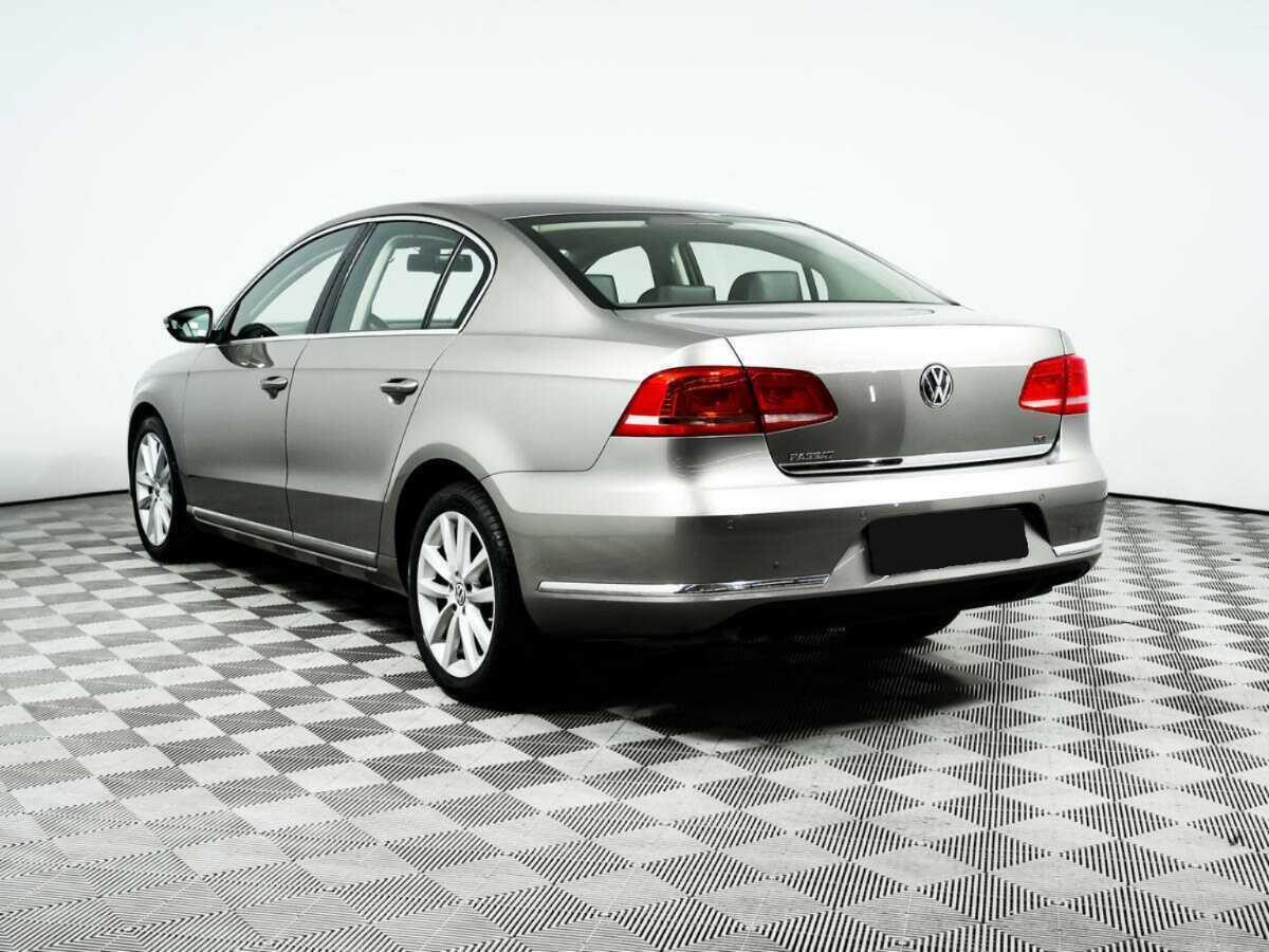 Volkswagen Passat с пробегом — 2012 год. Фото: #6