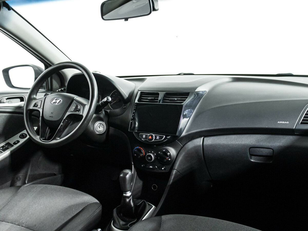 Hyundai Solaris с пробегом — 2011 год. Фото: #8